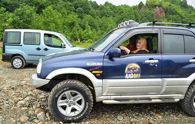 Erkekleri cesaretiyle solladı! - Resim: 1