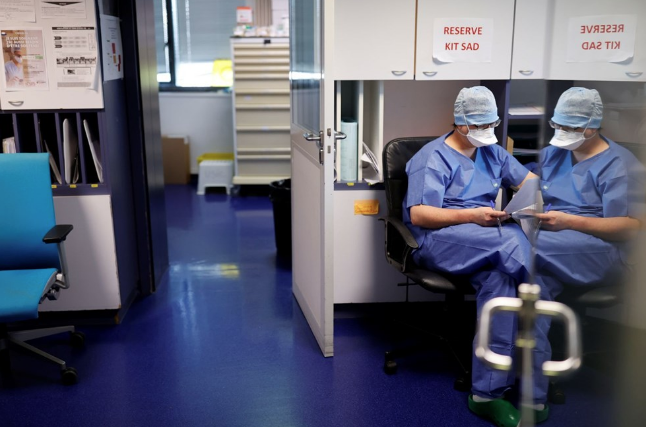 Koronavirüsten ölümler arttı her yer ceset oldu akbabalar şehrin üstünde uçmaya başladı - Resim: 2