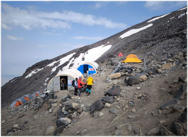 Zirvede cesetleri bulundu! 2 kişinin cenazelerini indirme çalışması sürüyor - Resim: 1