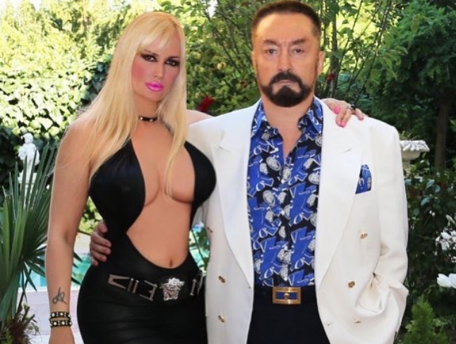 2 kedicik kaçtı Tülay Kumaşçı gözaltında mı? +18'lik çıplak fotoğrafları ile... - Resim: 1