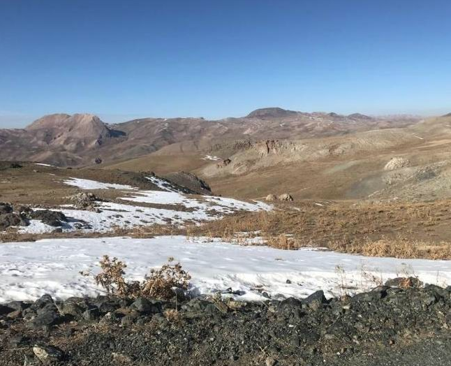 Şırnak'ta sıcaklık eksi 17’yi gördü göller adeta buz pistine dönüştü - Resim: 2