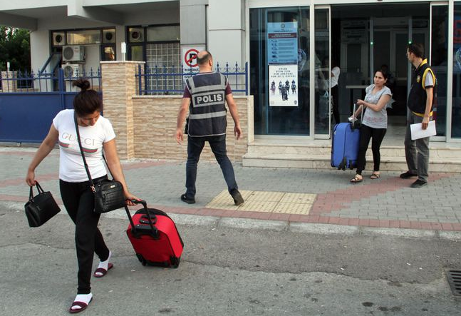 Fuhuş operasyonu: Kucağında bebeğiyle böyle getirildi! - Resim: 4