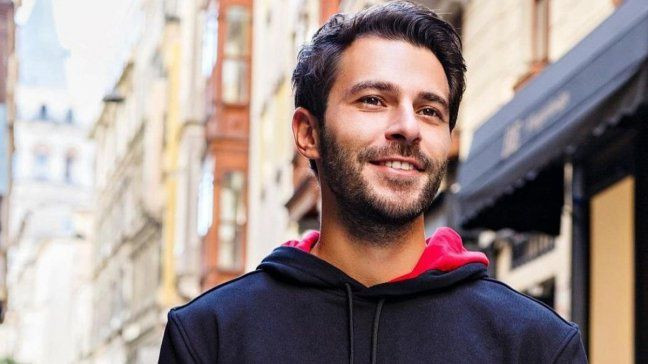 Hakan Sabancı Kırmızı Oda'nın oyuncusuyla birlikte! Aygün Aydın bakın kim çıktı - Resim: 1