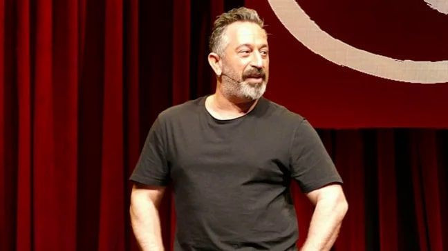 Bastonlu Cem Yılmaz'ı görenler şaşırdı yıllardır aynı hastalığı çekiyor - Resim: 1