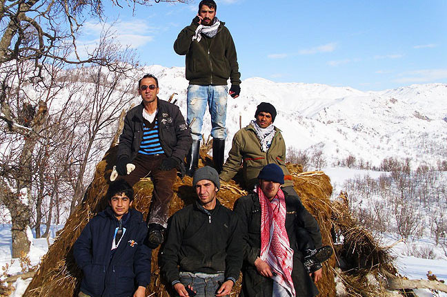 Bu gençler dağda ne yapıyor? - Resim: 2