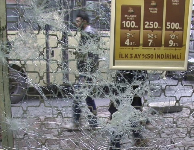 PKK'lılar dükkanları yağmaladı - Resim: 1