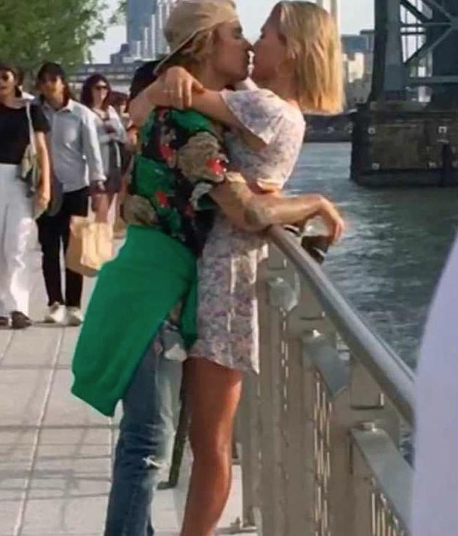 Justin Bieber ile Hailey Baldwin dudak dudağa - Resim: 2