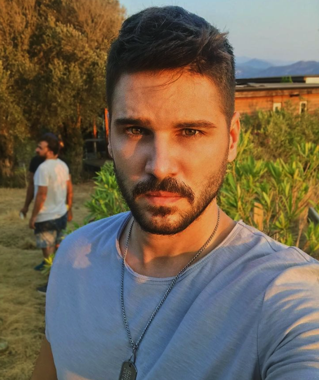 Tolgahan Sayışman, umre ziyaretinde yere yığıldı kaldı! O anlar sosyal medyada paylaşım rekoru kırdı - Resim: 3