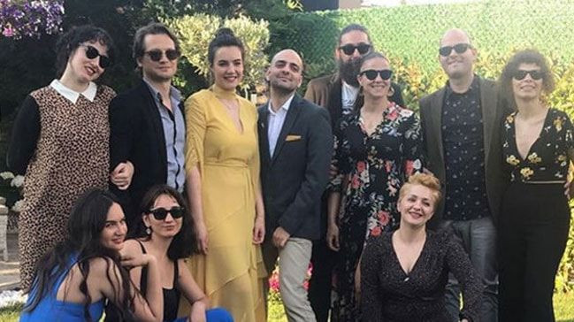 Bartu Küçükçağlayan sevgilisi Merve Özgüle ile nişanlandı! - Resim: 1