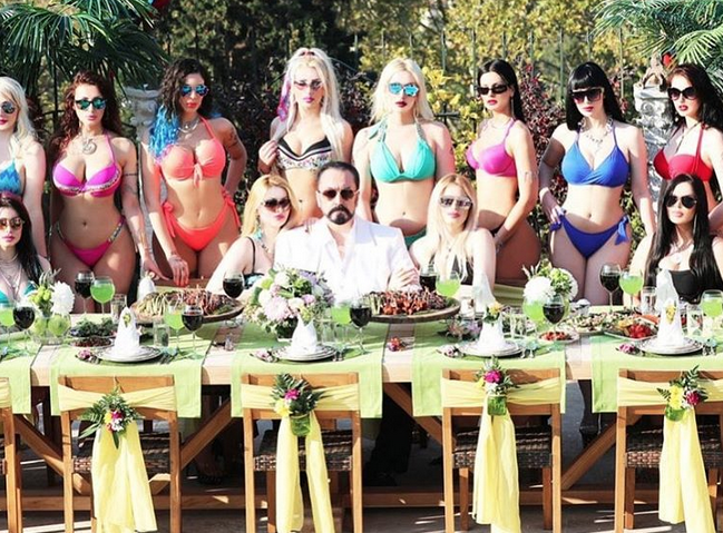 Kediciklerin niye birbirine benzediği anlaşıldı! Meğer Adnan Oktar onları...  - Resim: 2