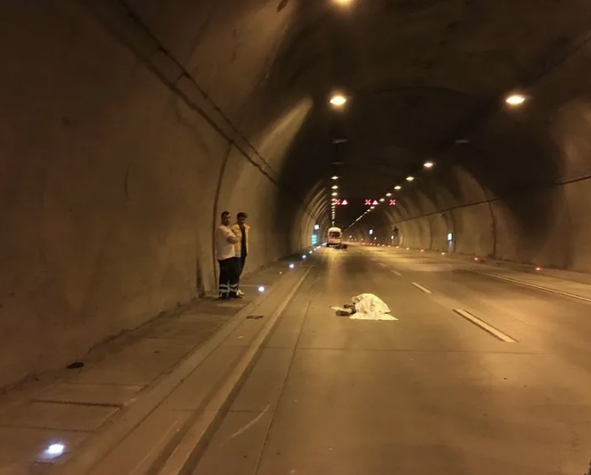 Bomonti'de korkunç kaza! Motosikletli genç kız 40 metre sürüklendi - Resim: 1