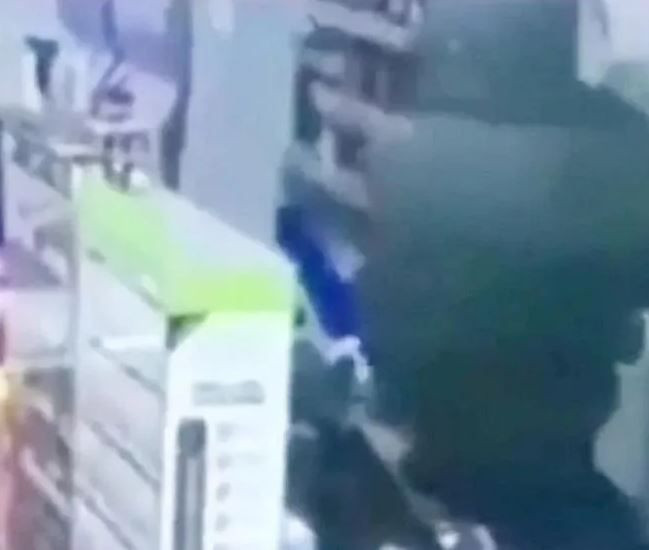 Markette kıza cinsel organını gösterdi! Yalvarması fayda etmedi sonu feci şekilde bitti - Resim: 3