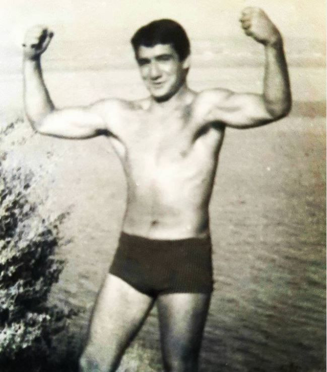 Fedon'dan slip mayo açıklaması: Göbeğim sarkıyormuş, 75 yaşındayım! - Resim: 4