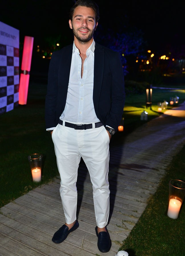 Hakan Sabancı'nın yeni sevgilisine bakın Şeyma Subaşı'yla ikiz çıktı! - Resim: 1