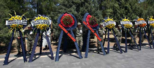 Türkiye şehitlerine ağlıyor - Resim: 3