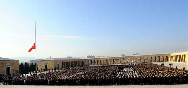 Anıtkabir'de Atatürk saygıyla anıldı - Resim: 1
