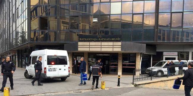 Kaymakamlık binasında korkunç olay! Acun Ilıcalı ile fotoğrafı varmış - Resim: 2