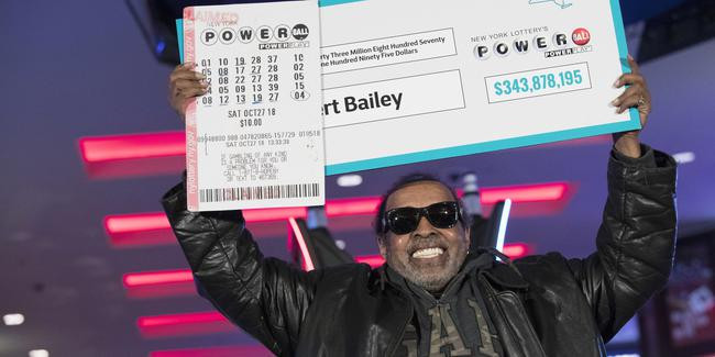 25 yıl lotoda aynı rakamları oynadı sonunda 343 milyon dolarlık büyük ikramiyeyi kazandı - Resim: 1