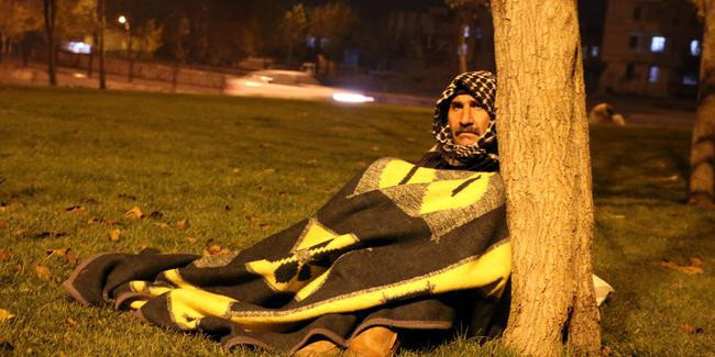 Damadı ile kızı tartışmasın diye sokakta kalıyor - Resim: 1