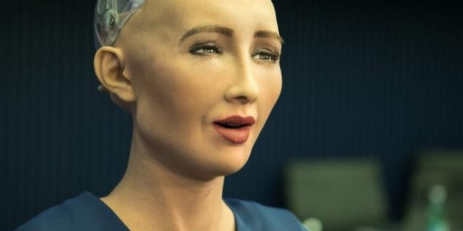 Robot 'Sophia'nın konuşacağı ikinci dil belli oldu - Resim: 1