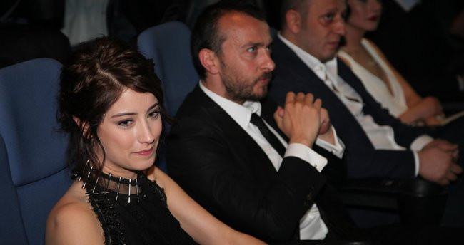 Hazal Kaya 5 yıllık aşkı Ali Atay ile evleniyor! - Resim: 2