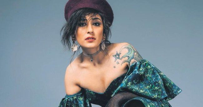 Melek Mosso, orta parmak işareti yaptı! Savcılık kötü haberi verdi - Resim: 3