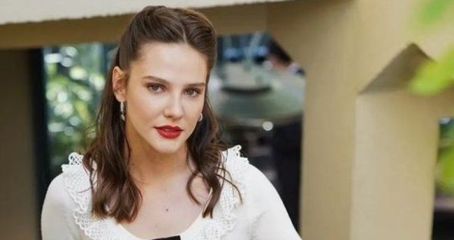 Bir Peri Masalı'nın Melis'i Alina Boz'un gala şıklığı! Göğüs dekolteli pozlarıyla mest etti - Resim: 2