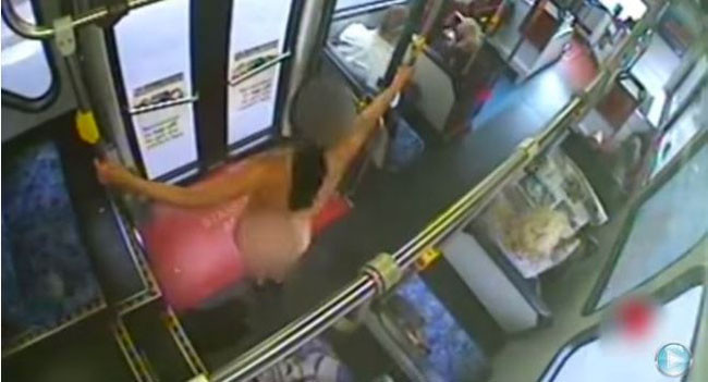 Halk otobüsünde çırılçıplak soyunup striptiz yaptı para istedi - Resim: 4