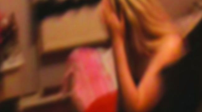 Boşandığı eşiyle barışma isteği reddedilince ailesine çıplak fotoğraflarını yaydı! - Resim: 4