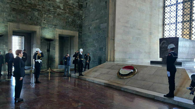Meral Akşener önce Anıtkabir'e sonra Hacı Bayram'a gitti - Resim: 1