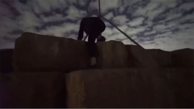 Mısır piramitlerinde rezalet! Tepesine çıktılar cinsel ilişkiye girip yayınladılar - Resim: 3