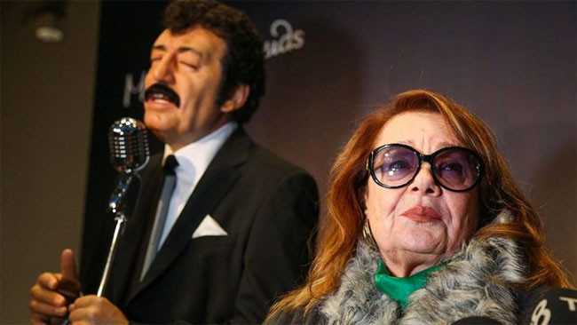 Muhterem Nur ne yapıyor böyle herşey daha çok para için mi? - Resim: 1