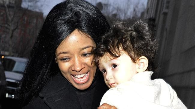 Ünlü model intihar etti önce oğlunu itti sonra kendini attı - Resim: 1