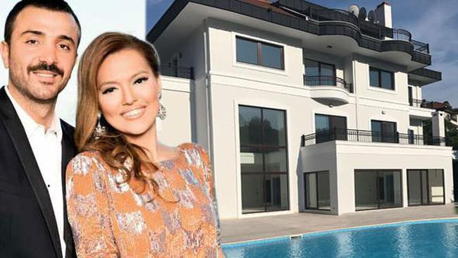 Flaş gelişme! Demet Akalın'ın villasına haciz geldi memurlar içerde... - Resim: 1