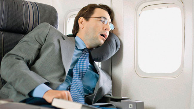 Uçakta uyuyanlar dikkat! Sağır olabilirsiniz... - Resim: 2