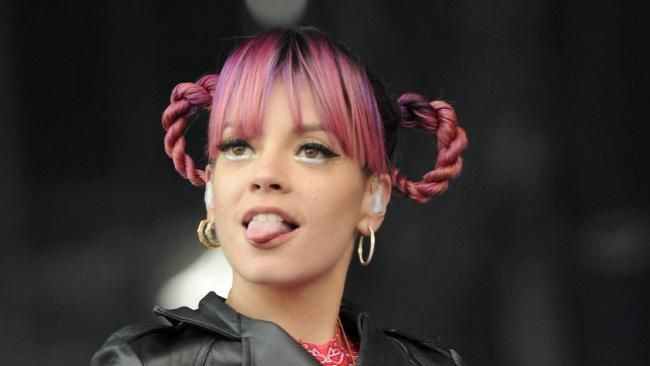 Dünyaca ünlü şarkıcı Lily Allen, çıplak protestosuyla sosyal medyayı yıktı - Resim: 3