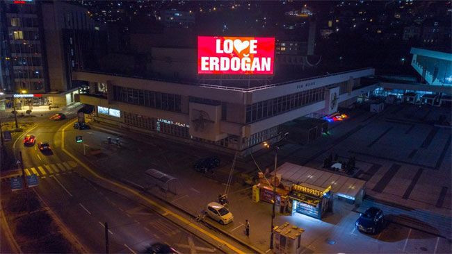 FETÖ'ye inat tüm Türkiye'de Love Erdoğan ilanları - Resim: 2