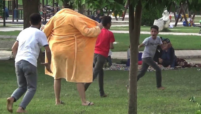 Adana'da parkta bornozunu bir anda açtı! Sonra olanlar fena - Resim: 3