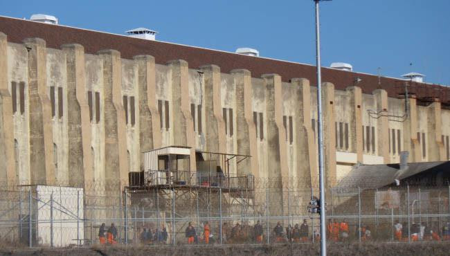 Kadın gardiyan yıllar boyunca erkek mahkumu para karşılığı... - Resim: 4