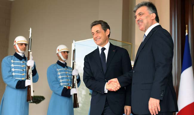 Sarkozy öyle bir oturdu ki... - Resim: 4