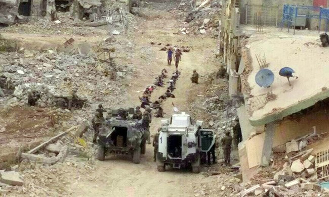 Nusaybin'de 42 PKK'lının teslim olma anı! Askerlerin önünde soyunup... - Resim: 1