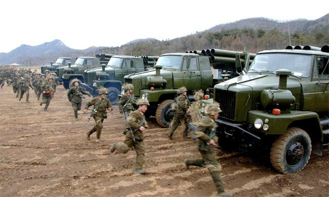 Kuzey Kore'nin elin tetikte - Resim: 1