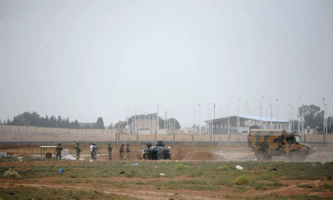 Akçakale'de asker siper kazıyor - Resim: 3