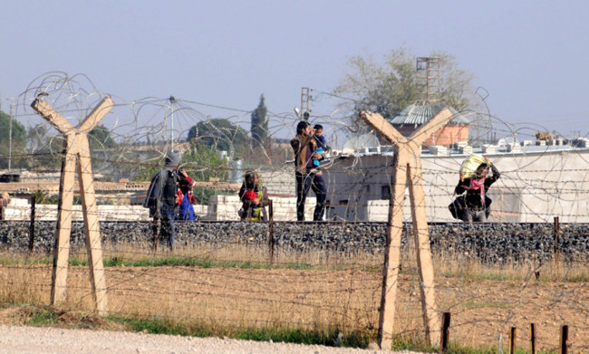 Suriye sınırından böyle geçiyorlar - Resim: 1