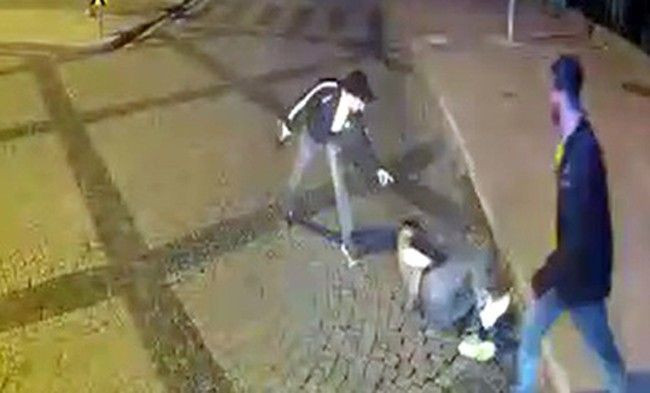 İzmit Derince'de sokak ortasındaki silahlı kavga otobüs kamerasına yansıdı - Resim: 2