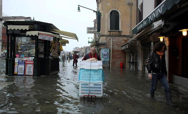 Venedik sular altında kaldı - Resim: 1