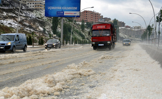 Sağanak ve dolu Ankara'yı felç etti - Resim: 4