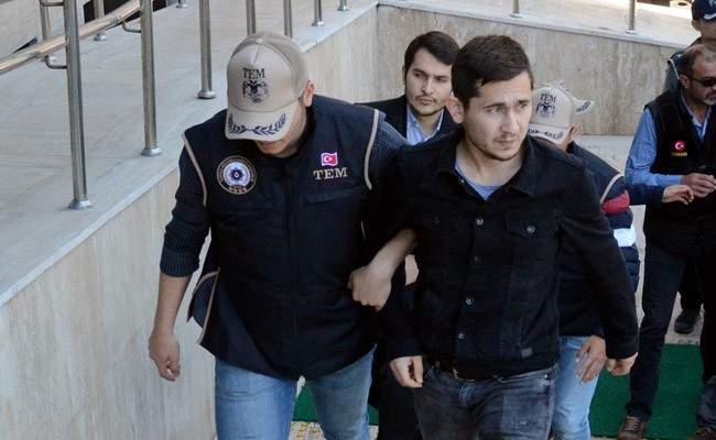 Yeni FETÖ dalgası! Mahrem memurlar ve işadamları listede - Resim: 1