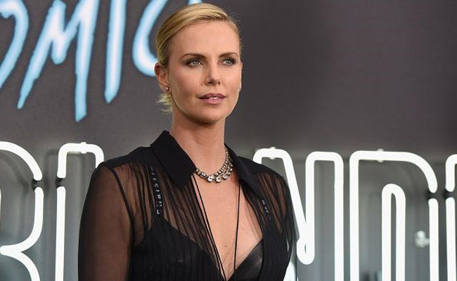 Charlize Theron'dan 'Annelik' itirafı!  - Resim: 2
