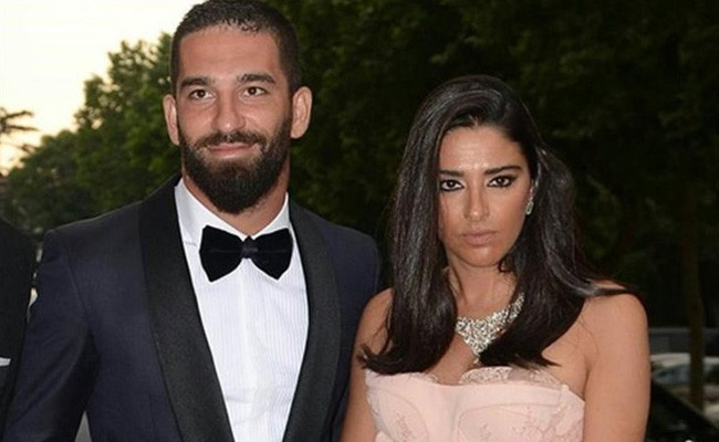 Aslıhan Doğan'ın kaşı yarıldı! Arda Turan apar topar hastaneye koştu - Resim: 1